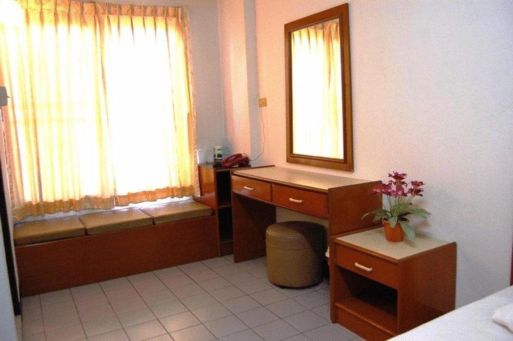 Veerachai Court Τσιάνγκ Μάι Εξωτερικό φωτογραφία